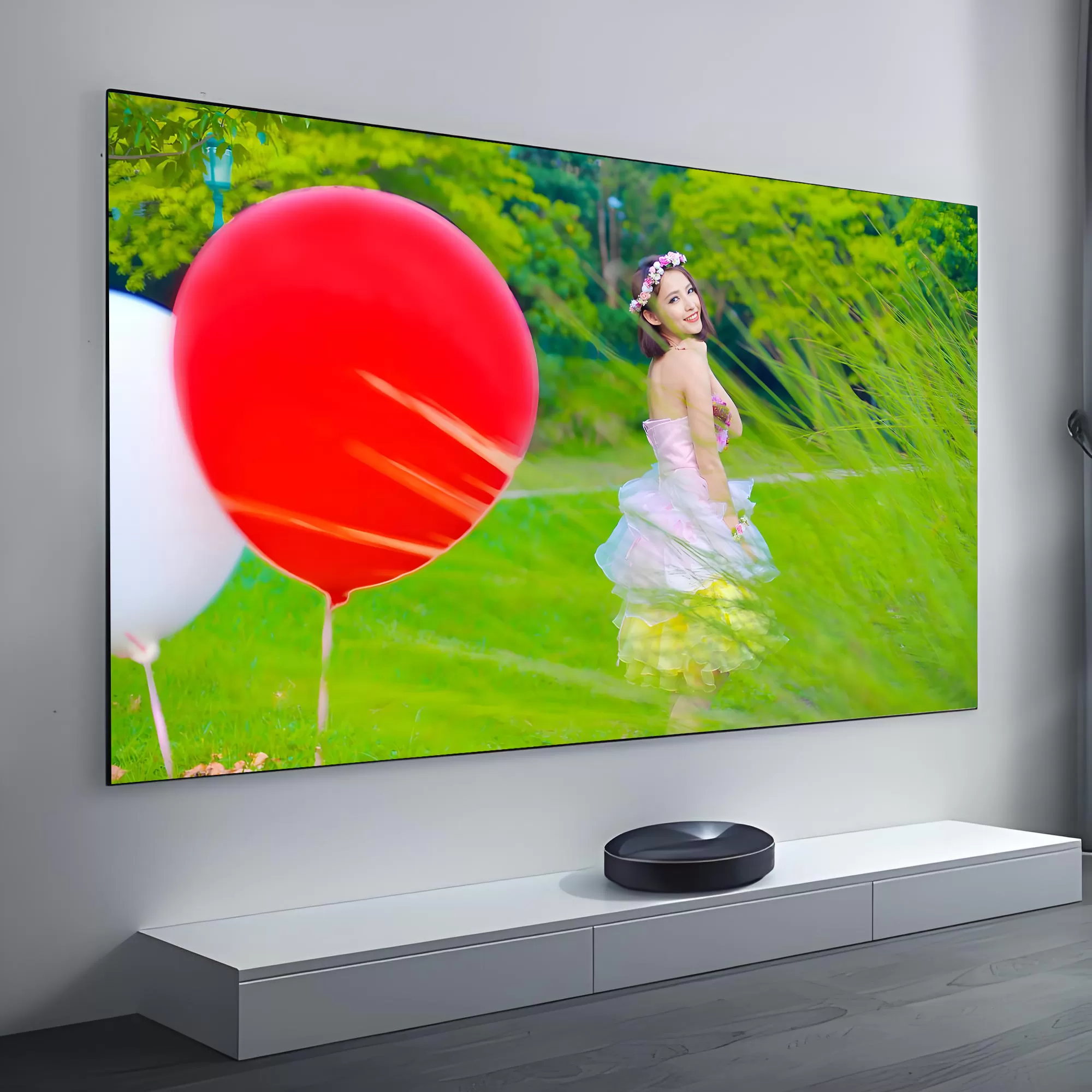 UST projector screen